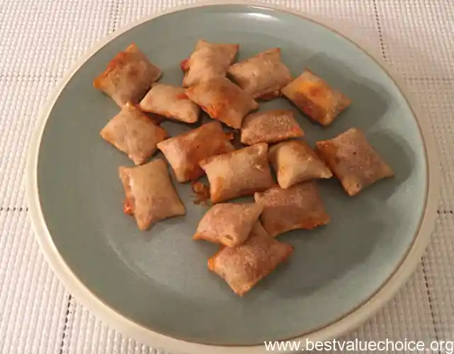 how long to put pizza rolls in microwave