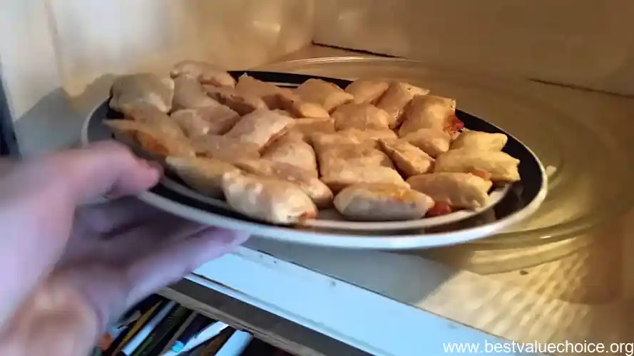 how long to put pizza rolls in microwave